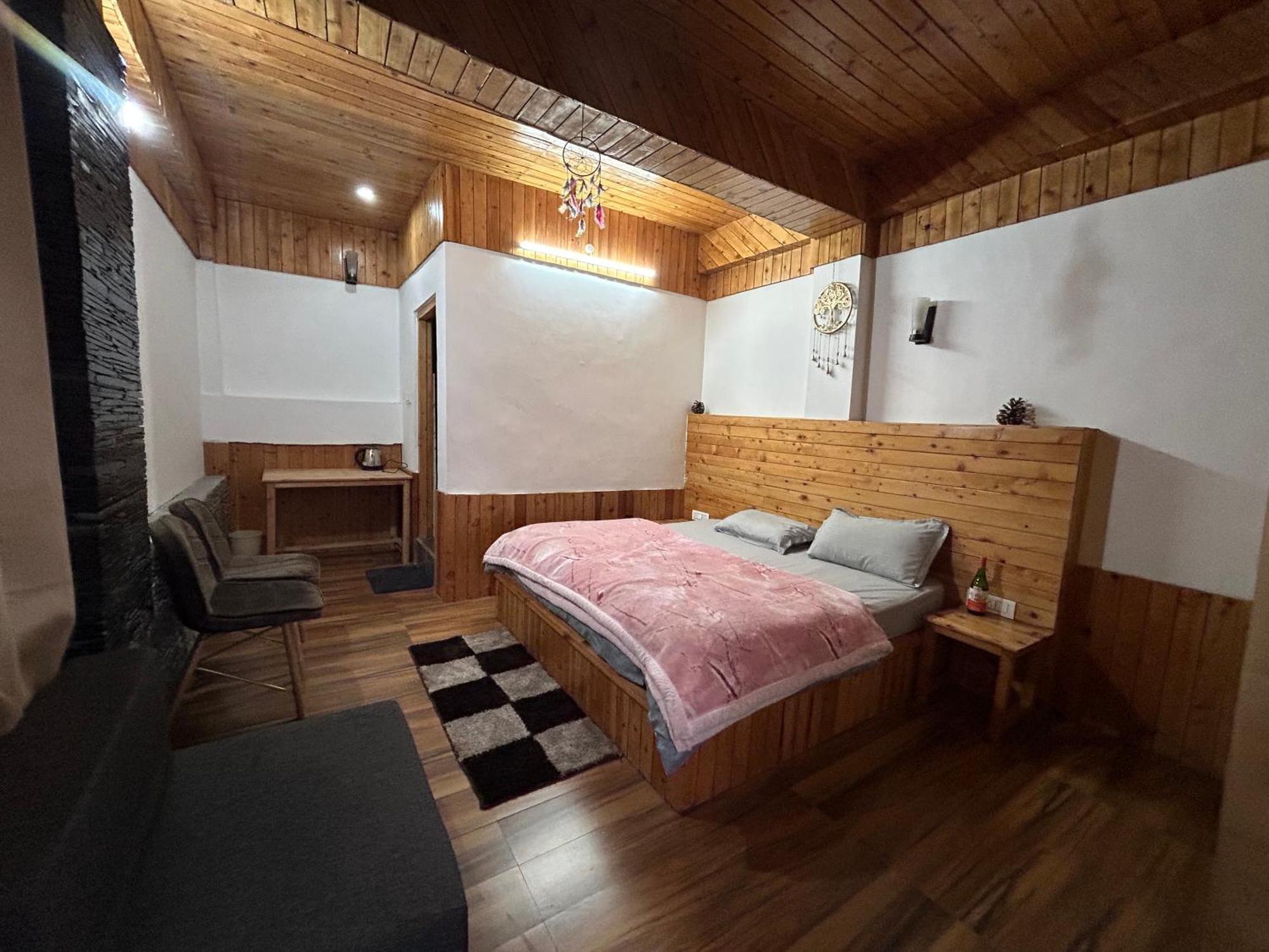 The Himalayan Sukoon Villa Near Jibhi Banjār Kültér fotó