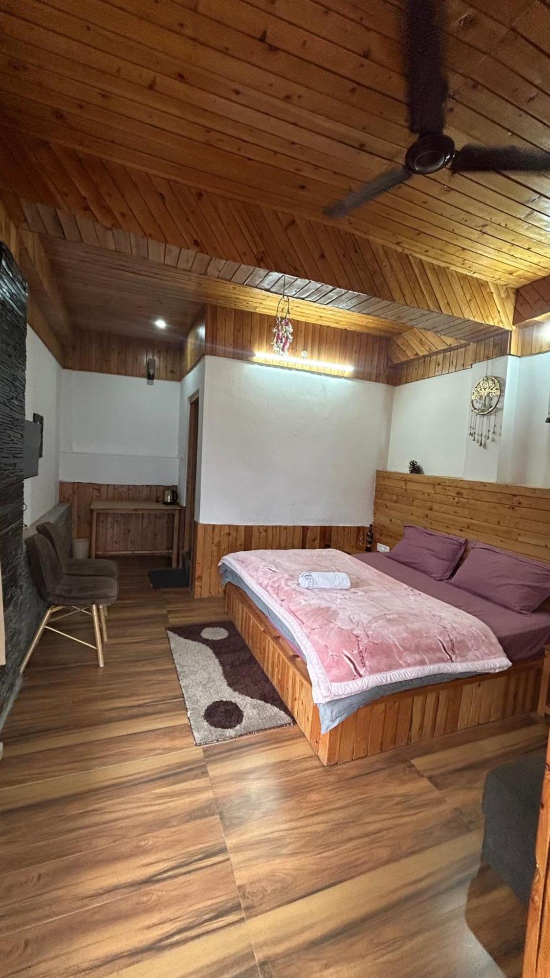The Himalayan Sukoon Villa Near Jibhi Banjār Kültér fotó