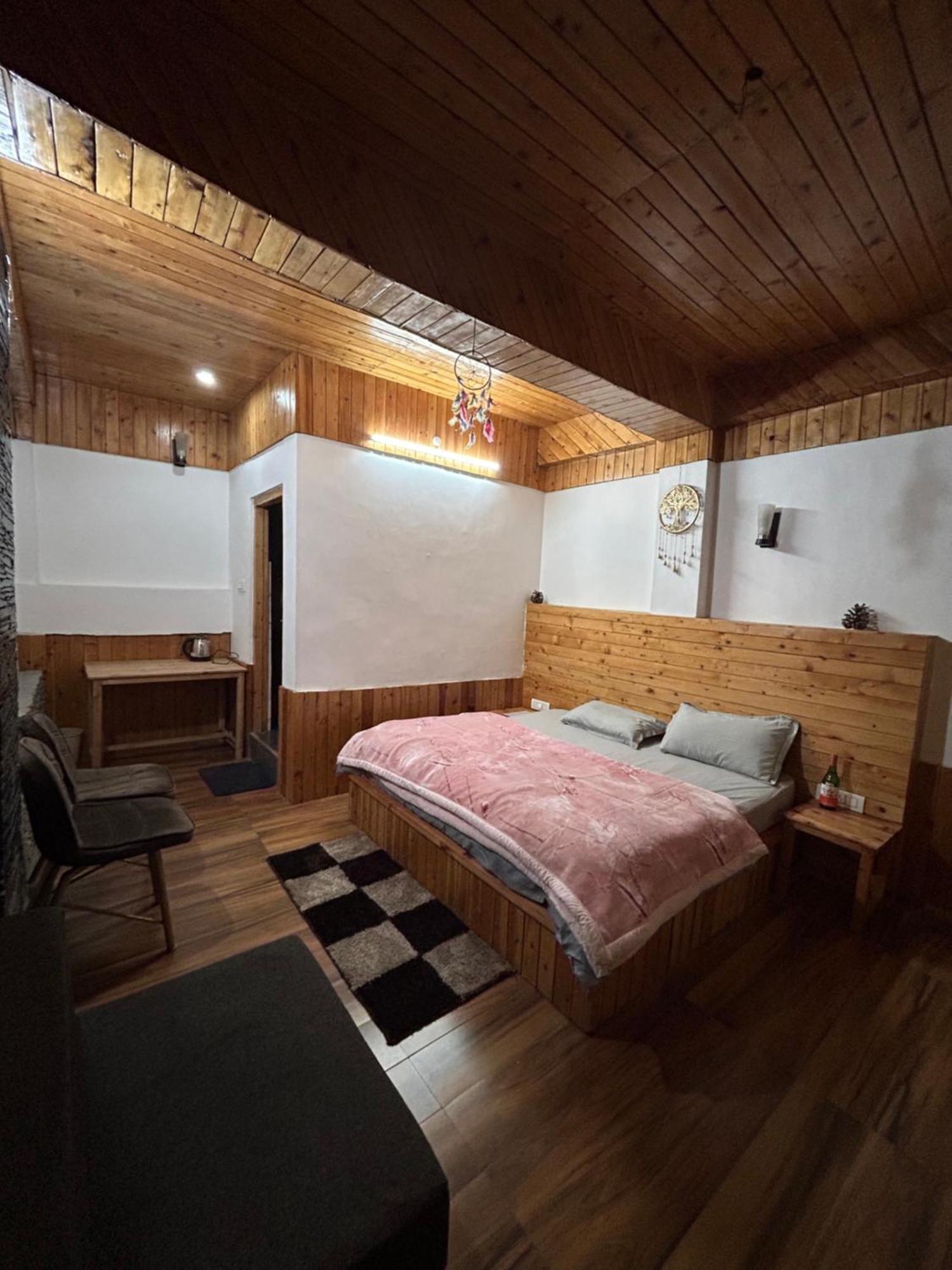 The Himalayan Sukoon Villa Near Jibhi Banjār Kültér fotó
