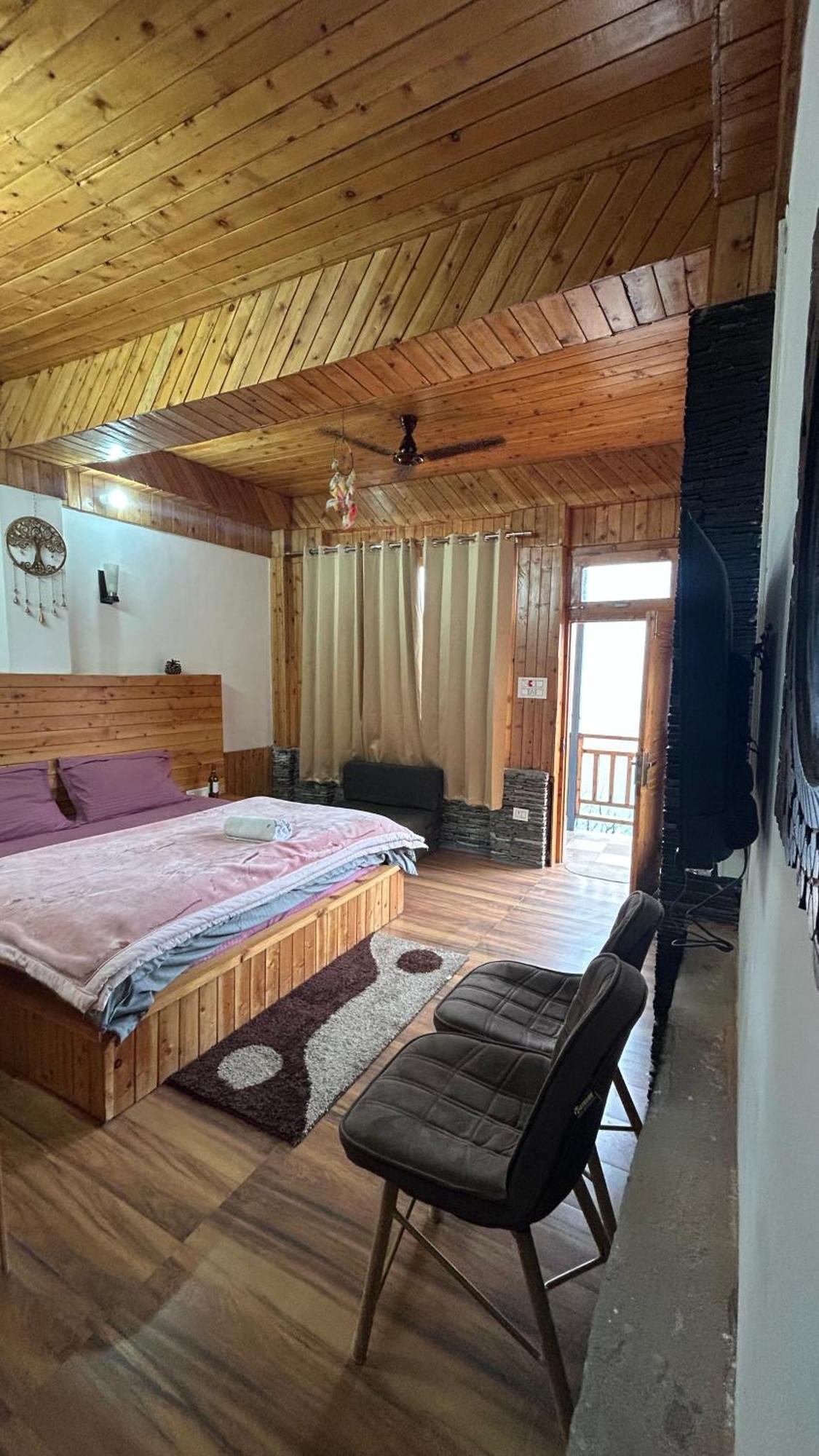 The Himalayan Sukoon Villa Near Jibhi Banjār Kültér fotó