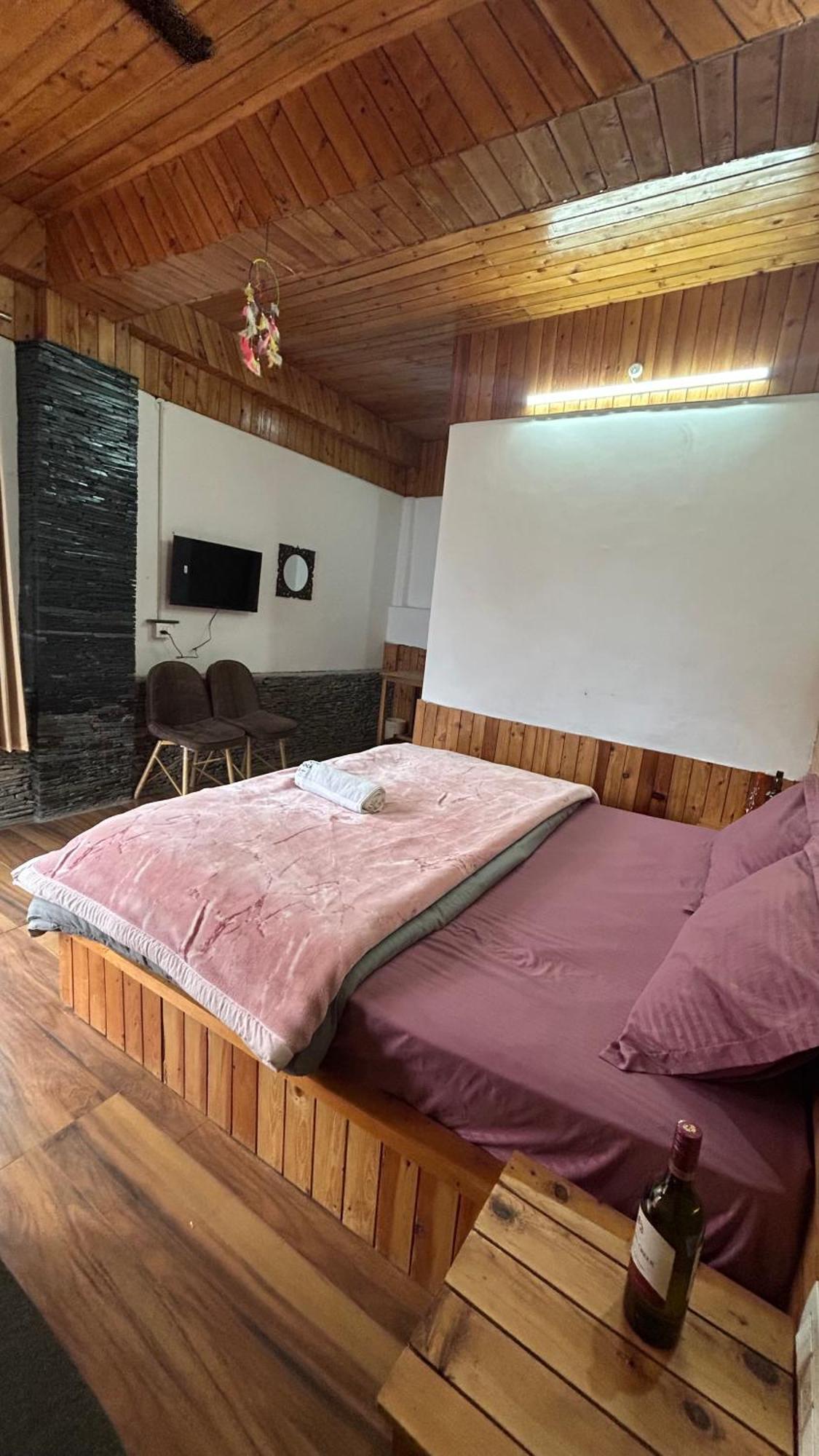 The Himalayan Sukoon Villa Near Jibhi Banjār Kültér fotó