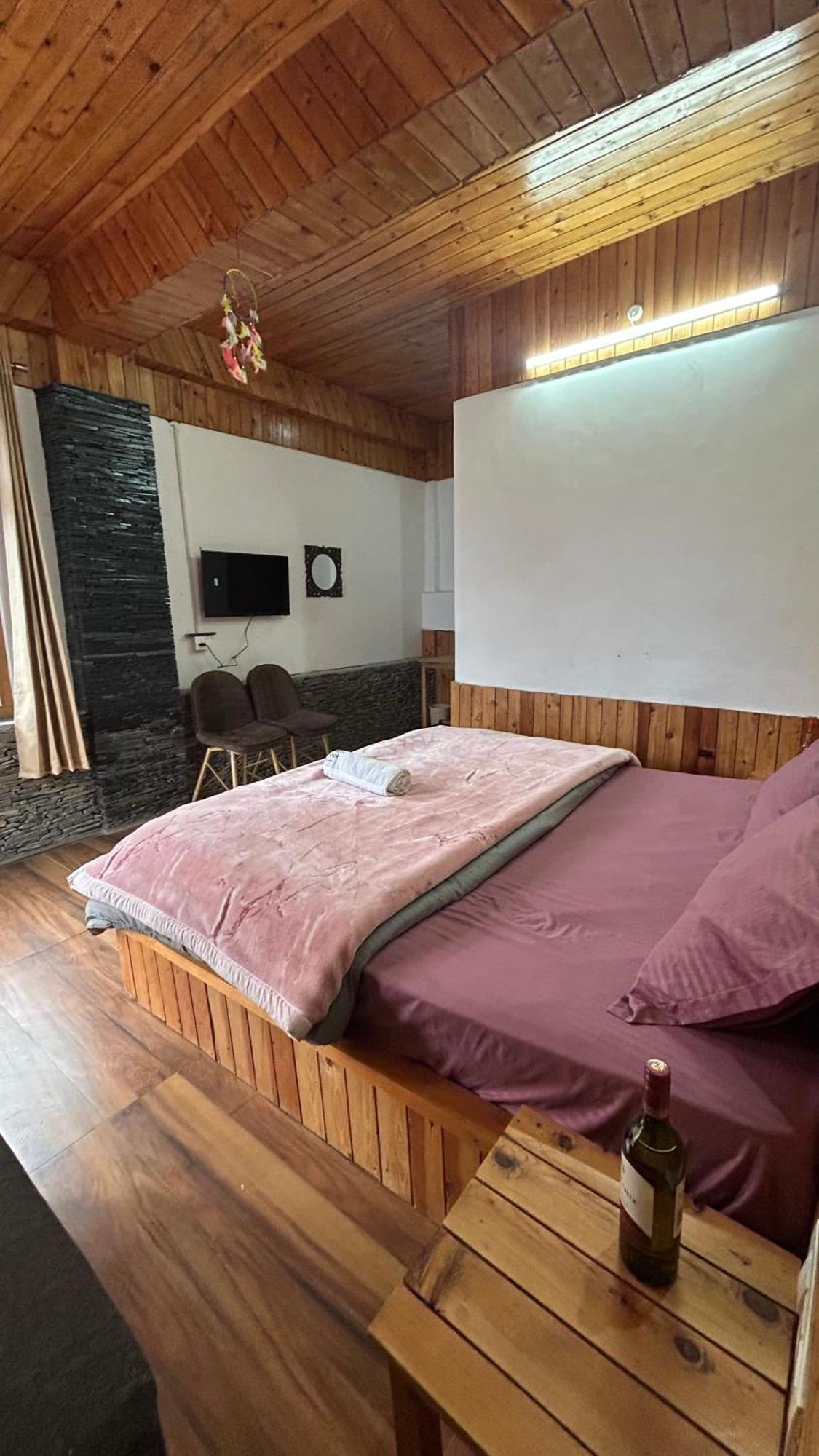 The Himalayan Sukoon Villa Near Jibhi Banjār Kültér fotó
